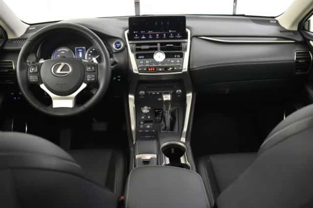 Lexus NX (2018) thumbnail 4