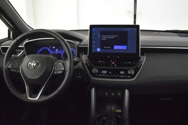 Toyota Corolla (2022) thumbnail 3