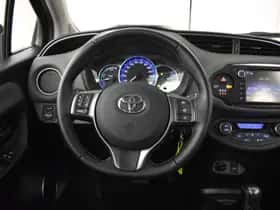 Toyota Yaris (2016) thumbnail 9