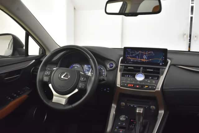 Lexus NX (2021) thumbnail 4