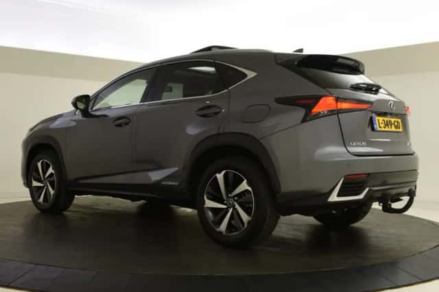 Lexus NX (2021) thumbnail 6