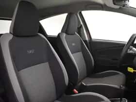 Toyota Yaris (2020) thumbnail 3