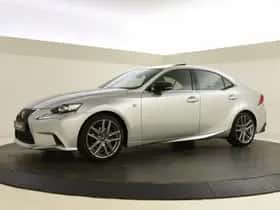Lexus IS (2015) thumbnail 2