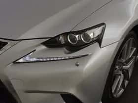 Lexus IS (2015) thumbnail 14