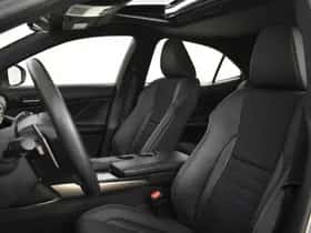 Lexus IS (2015) thumbnail 15