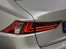 Lexus IS (2015) thumbnail 18