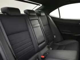 Lexus IS (2015) thumbnail 23