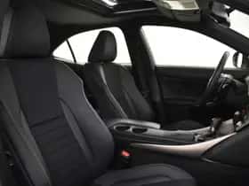 Lexus IS (2015) thumbnail 4