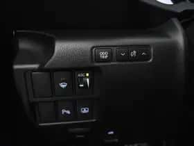 Lexus IS (2015) thumbnail 32