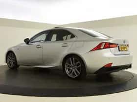 Lexus IS (2015) thumbnail 6