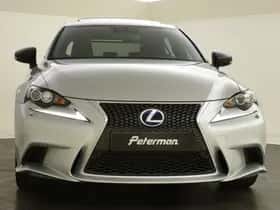 Lexus IS (2015) thumbnail 7