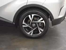 Toyota C-HR (2023) thumbnail 16