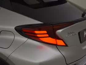 Toyota C-HR (2023) thumbnail 17