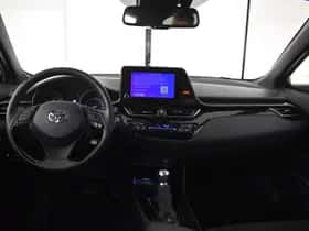 Toyota C-HR (2023) thumbnail 3