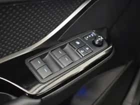 Toyota C-HR (2023) thumbnail 27