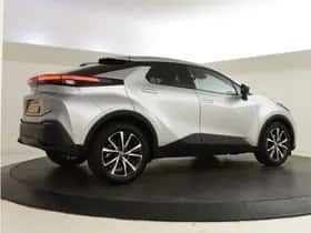Toyota C-HR (2024) thumbnail 2