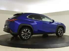 Lexus UX (2024) thumbnail 2