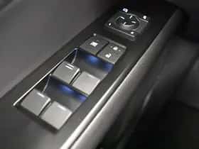 Lexus UX (2024) thumbnail 25