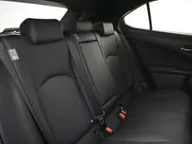 Lexus UX (2024) thumbnail 28