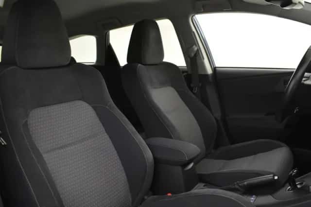 Toyota Auris (2018) thumbnail 3