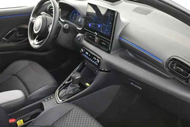 Toyota Yaris (2024) thumbnail 3