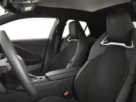 Toyota C-HR (2024) thumbnail 8