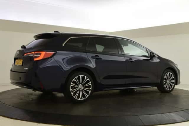 Toyota Corolla (2022) thumbnail 2