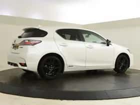 Lexus CT (2017) thumbnail 2