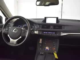 Lexus CT (2017) thumbnail 4