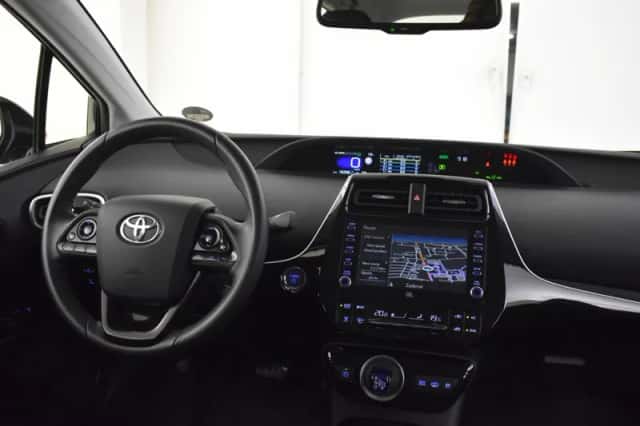 Toyota Prius (2021) thumbnail 3