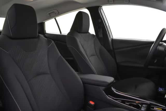 Toyota Prius (2021) thumbnail 4