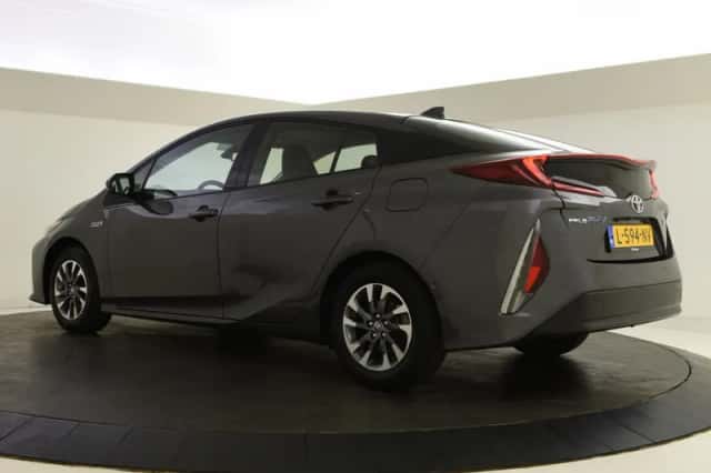 Toyota Prius (2021) thumbnail 6