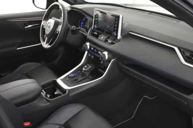 Toyota RAV4 (2021) thumbnail 3
