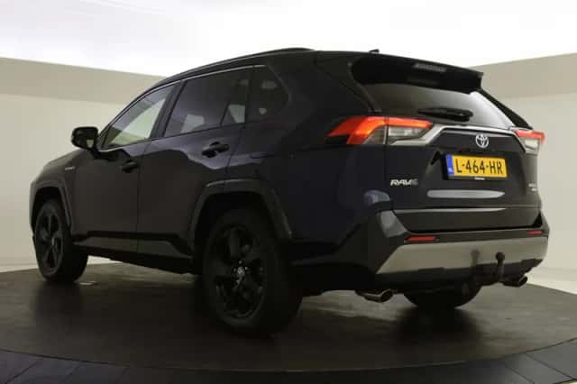 Toyota RAV4 (2021) thumbnail 6