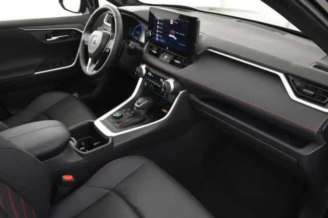 Toyota RAV4 (2025) thumbnail 3