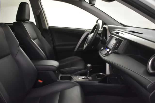 Toyota RAV4 (2017) thumbnail 3