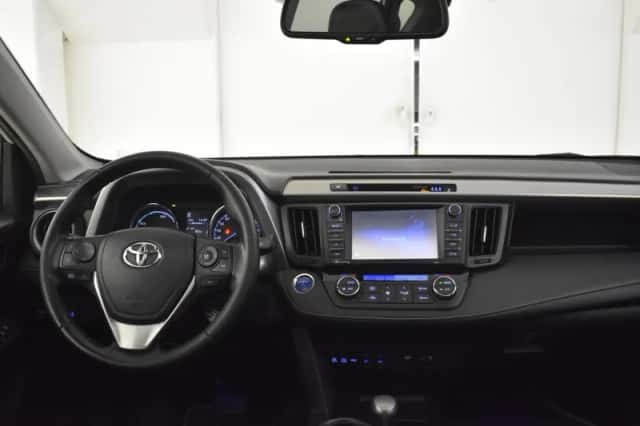Toyota RAV4 (2017) thumbnail 4