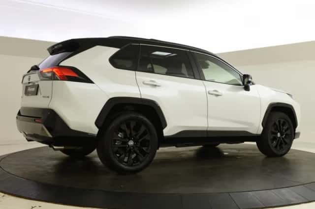 Toyota RAV4 (2024) thumbnail 2