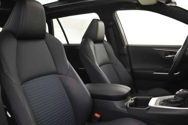 Toyota RAV4 (2024) thumbnail 3