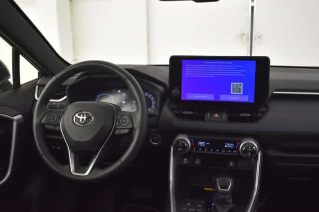 Toyota RAV4 (2024) thumbnail 4