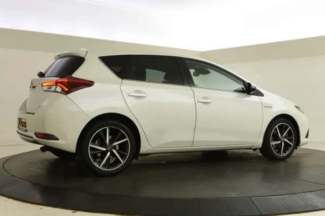 Toyota Auris (2017) thumbnail 2