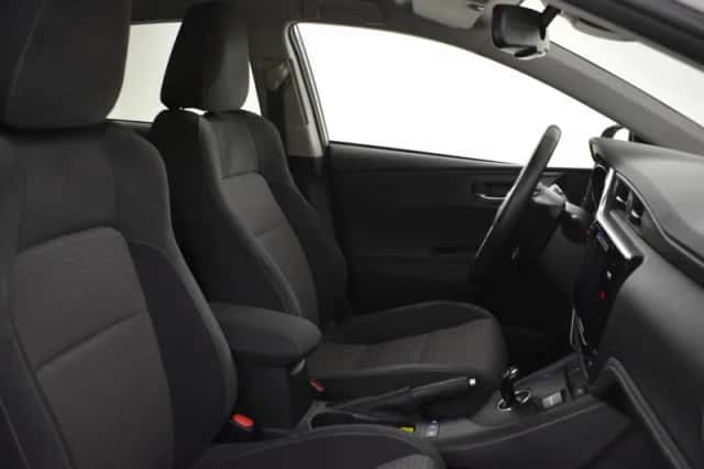 Toyota Auris (2017) thumbnail 3
