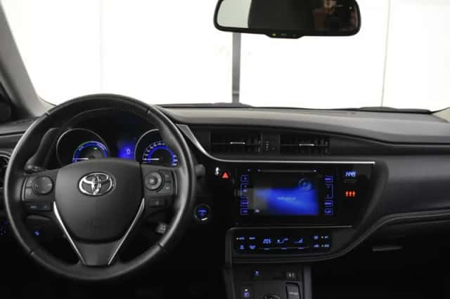 Toyota Auris (2017) thumbnail 4