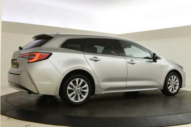 Toyota Corolla (2022) thumbnail 2
