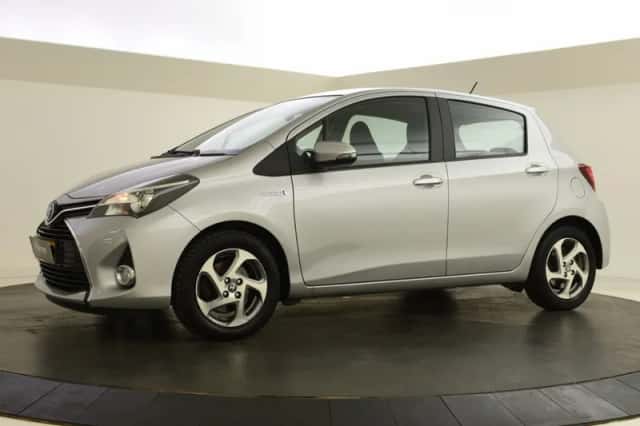 Toyota Yaris (2015) thumbnail 4