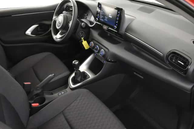 Toyota Yaris (2023) thumbnail 3