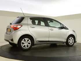 Toyota Yaris (2020) thumbnail 2