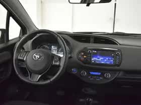 Toyota Yaris (2020) thumbnail 4
