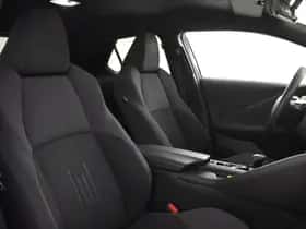Toyota C-HR (2024) thumbnail 3