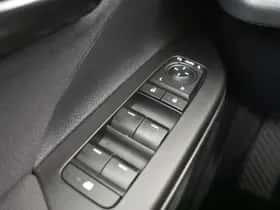 Toyota C-HR (2024) thumbnail 22